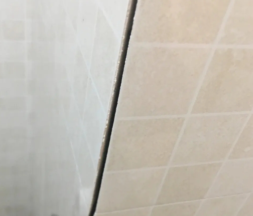 北碚瓷砖空鼓维修公司分享阳台瓷砖脱落的修复过程可以分为以下几个步骤